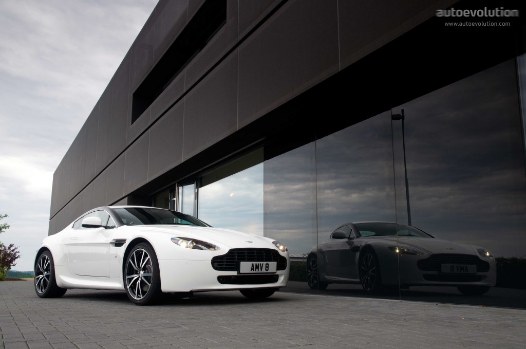 Aston Martin V8 Vantage photo 3