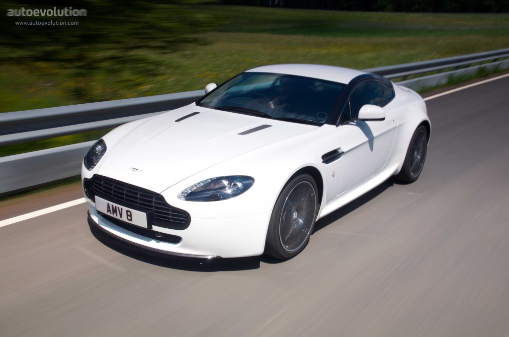 Aston Martin V8 Vantage photo 4