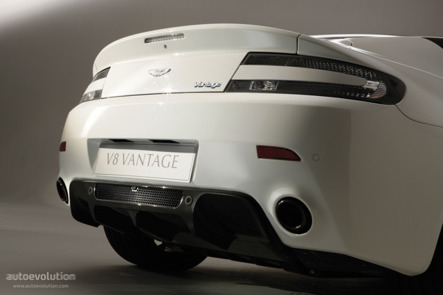 Aston Martin V8 Vantage photo 5