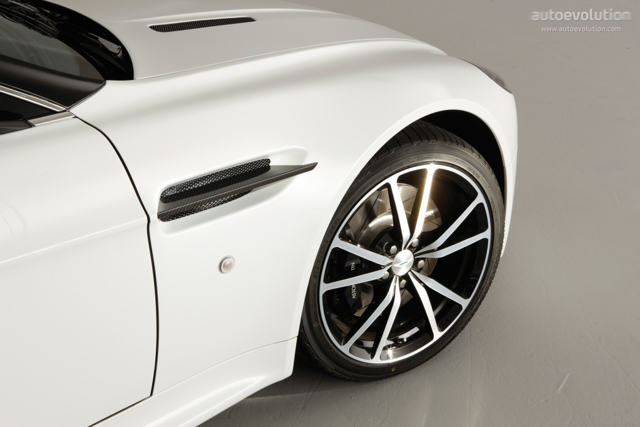 Aston Martin V8 Vantage photo 6