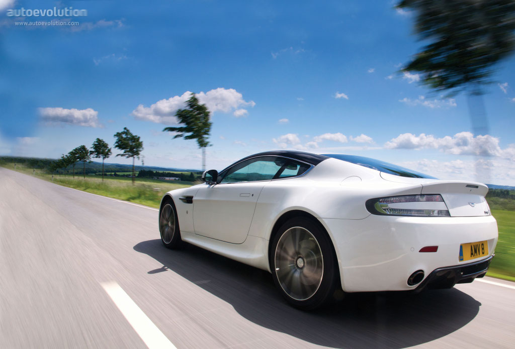 Aston Martin V8 Vantage photo 7