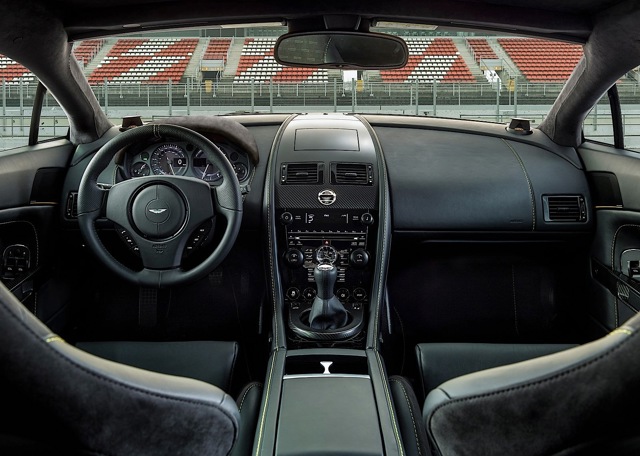Aston Martin V8 Vantage photo 13