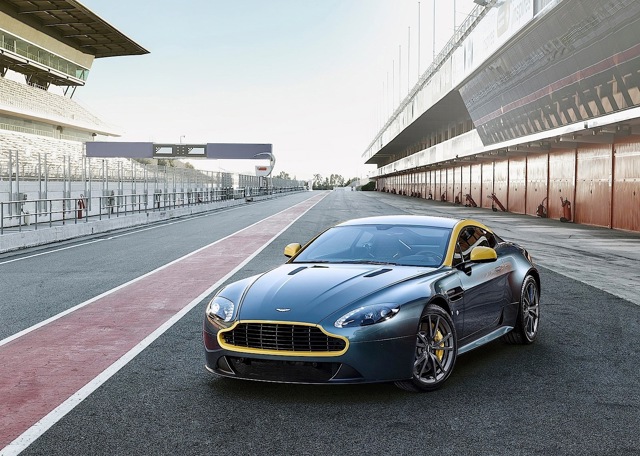 Aston Martin V8 Vantage photo 1