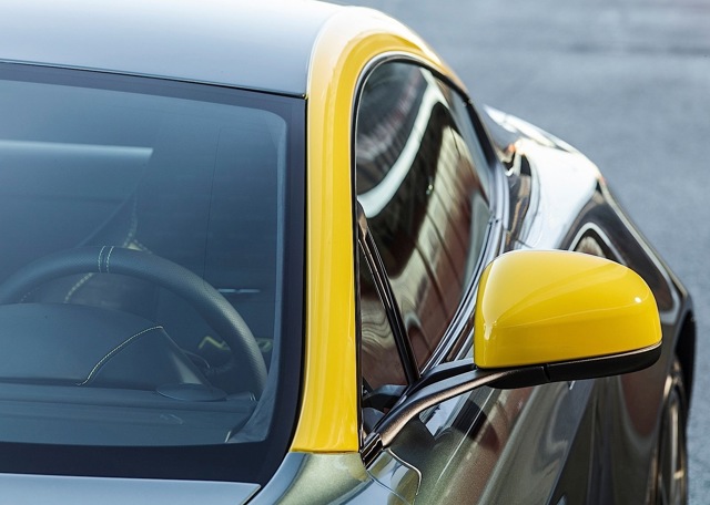 Aston Martin V8 Vantage photo 11