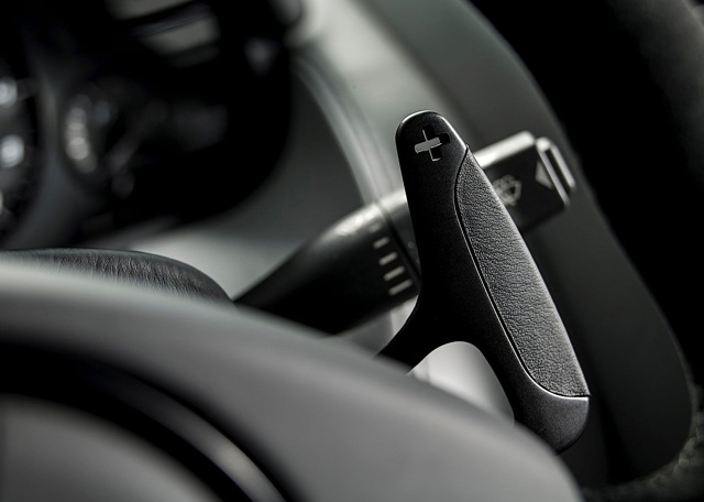 Aston Martin V8 Vantage photo 16