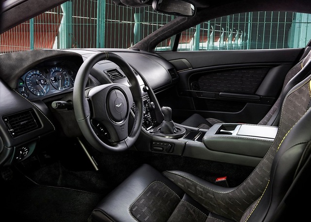 Aston Martin V8 Vantage photo 19