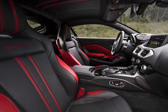 Aston Martin V8 Vantage photo 36