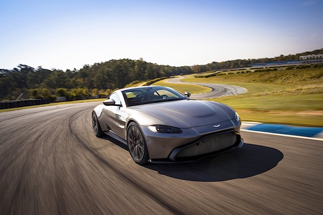 Aston Martin V8 Vantage photo 5