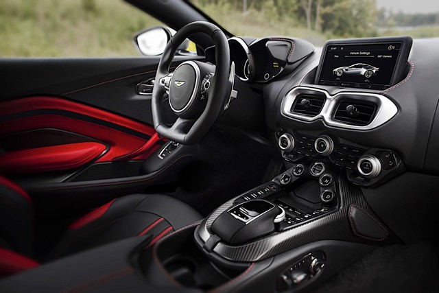Aston Martin V8 Vantage photo 37