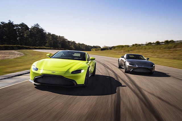 Aston Martin V8 Vantage photo 17
