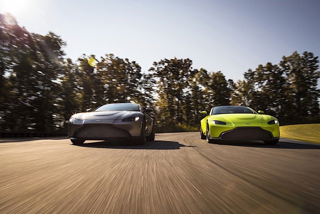 Aston Martin V8 Vantage photo 20