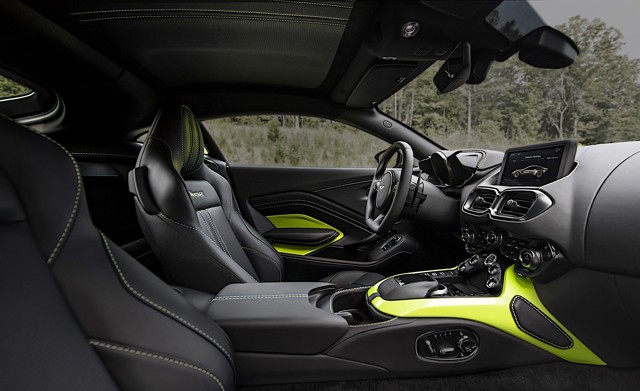 Aston Martin V8 Vantage photo 38