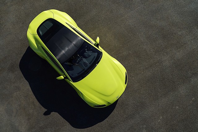 Aston Martin V8 Vantage photo 26