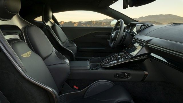 Aston Martin V8 Vantage photo 25