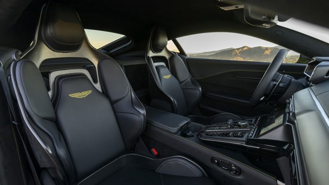 Aston Martin V8 Vantage photo 26
