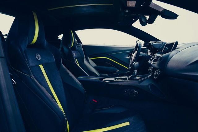 Aston Martin V8 Vantage photo 13