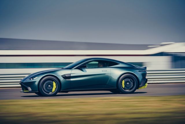 Aston Martin V8 Vantage photo 9