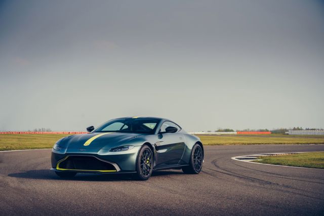 Aston Martin V8 Vantage photo 10