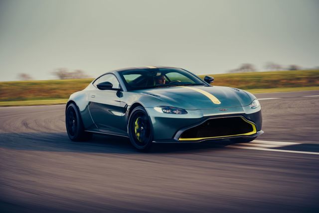 Aston Martin V8 Vantage photo 12
