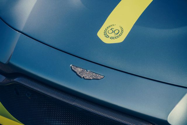 Aston Martin V8 Vantage photo 3