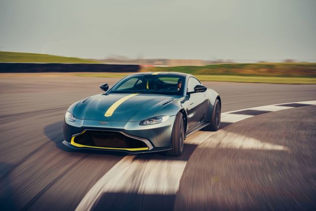 Aston Martin V8 Vantage photo 5