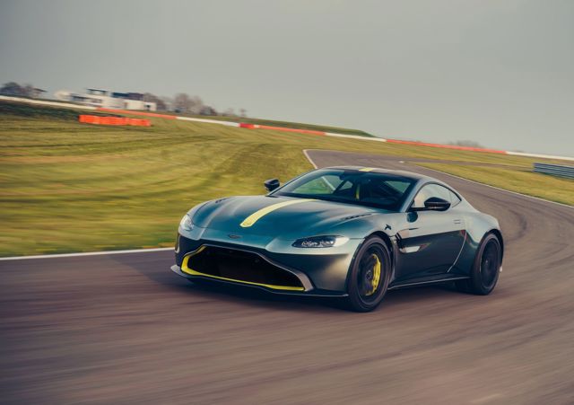 Aston Martin V8 Vantage photo 8