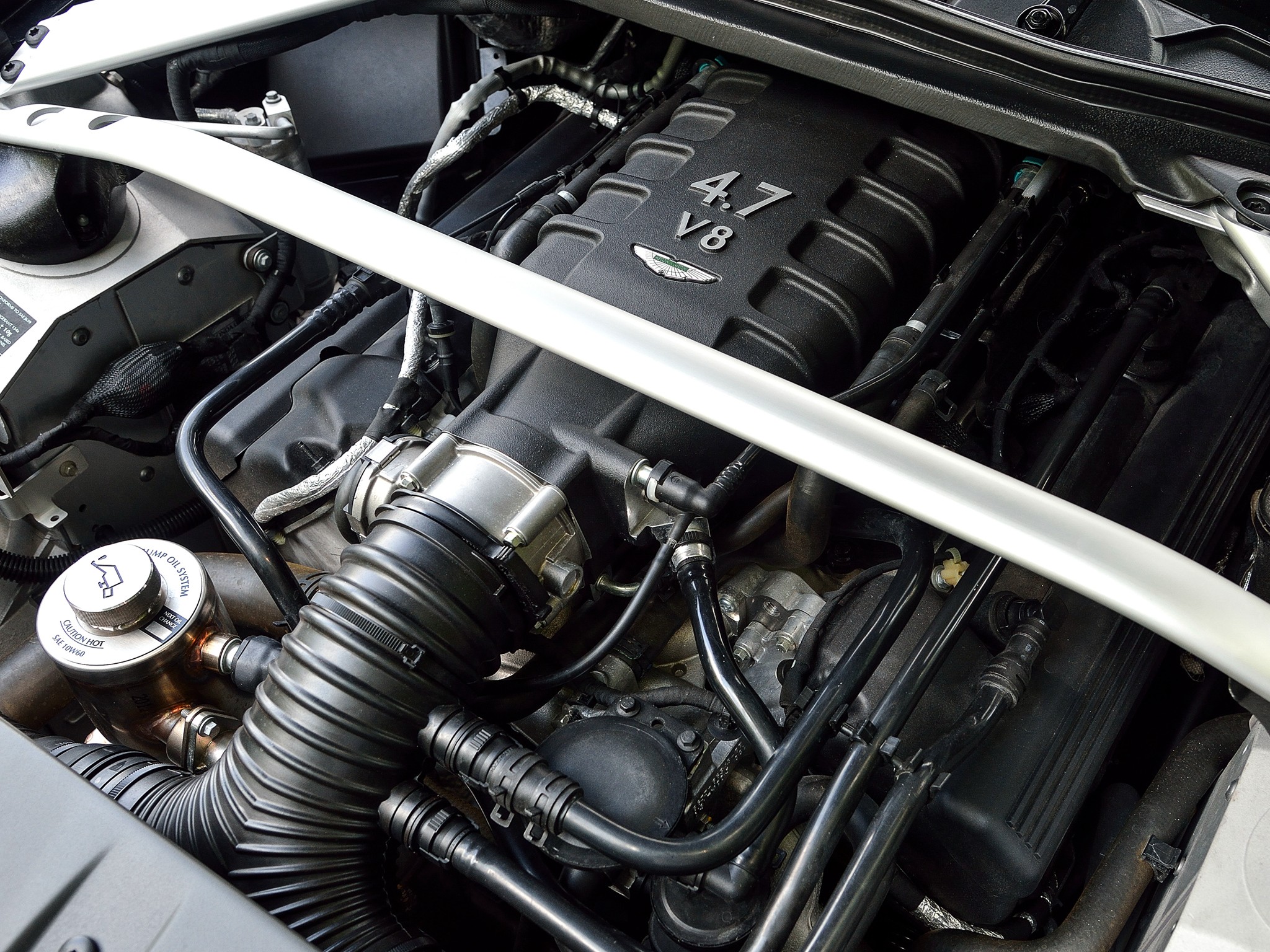 Aston Martin V8 Volante photo 18