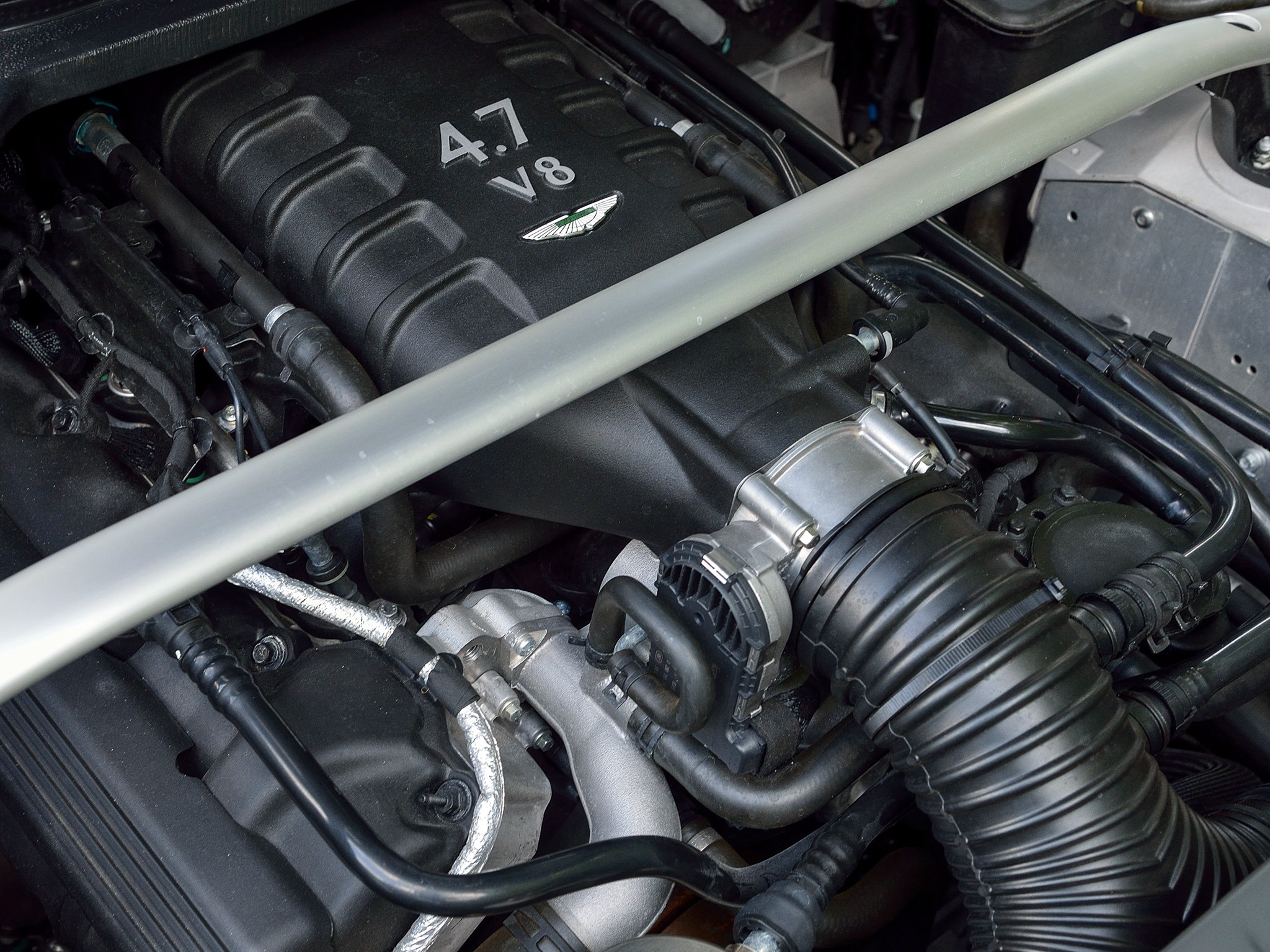 Aston Martin V8 Volante photo 19