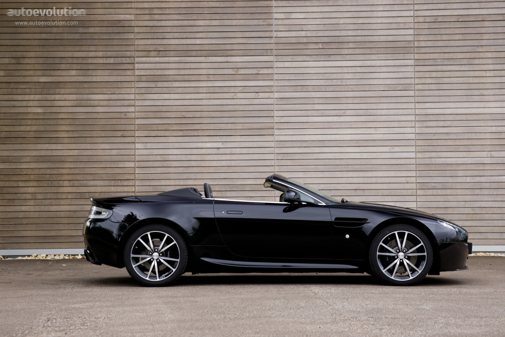 Aston Martin V8 Volante photo 10