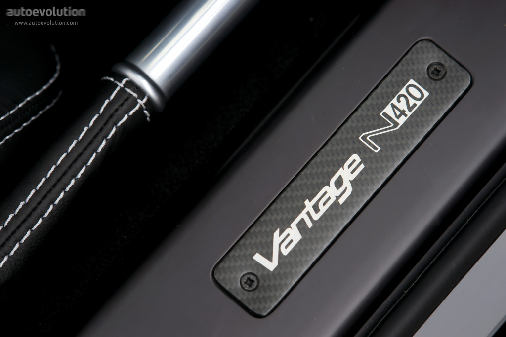 Aston Martin V8 Volante photo 17