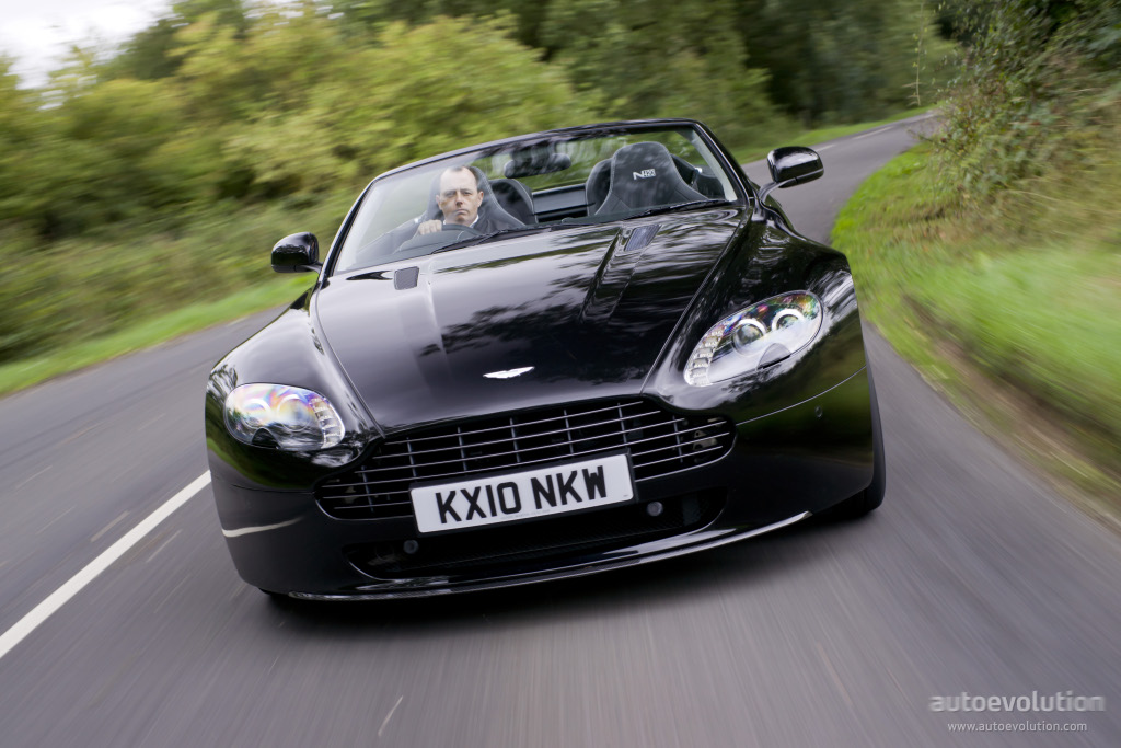 Aston Martin V8 Volante photo 4