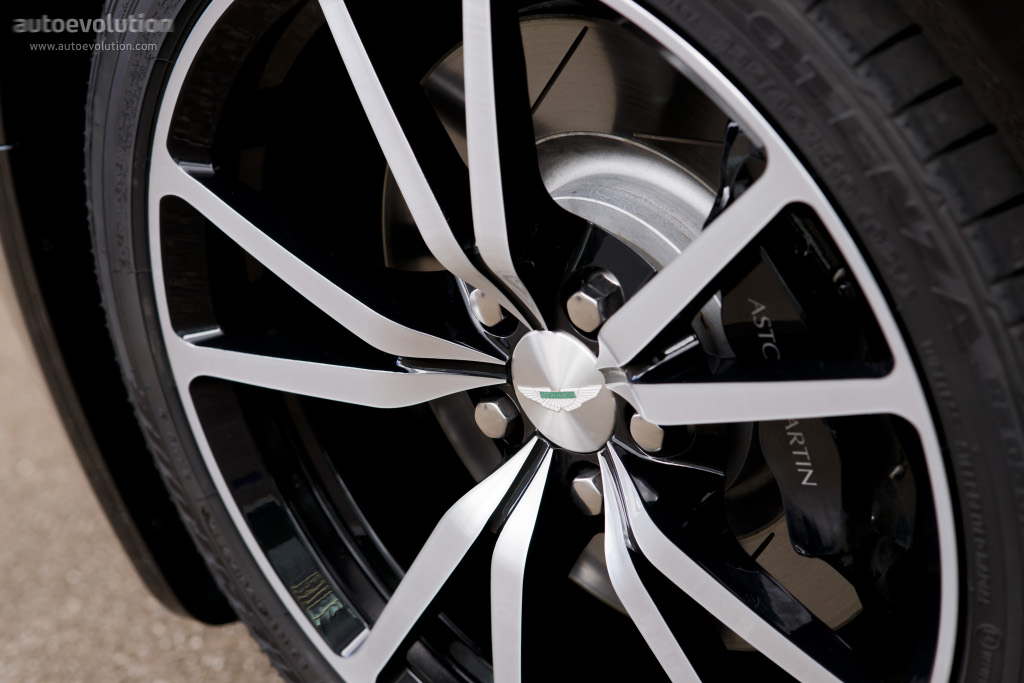 Aston Martin V8 Volante photo 8