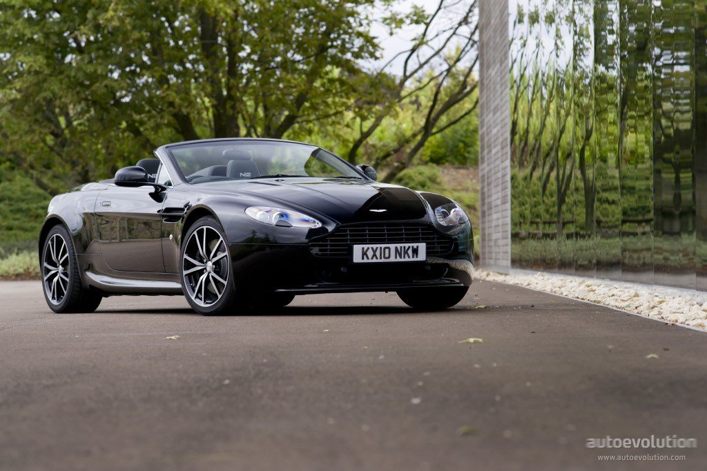 Aston Martin V8 Volante photo 9