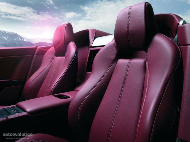 Aston Martin V8 Volante photo 13