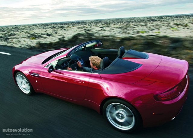 Aston Martin V8 Volante photo 2