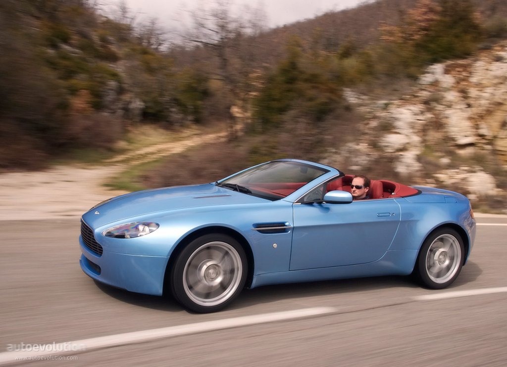 Aston Martin V8 Volante photo 3