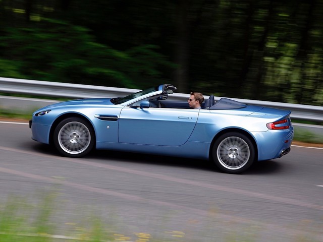 Aston Martin V8 Volante photo 20