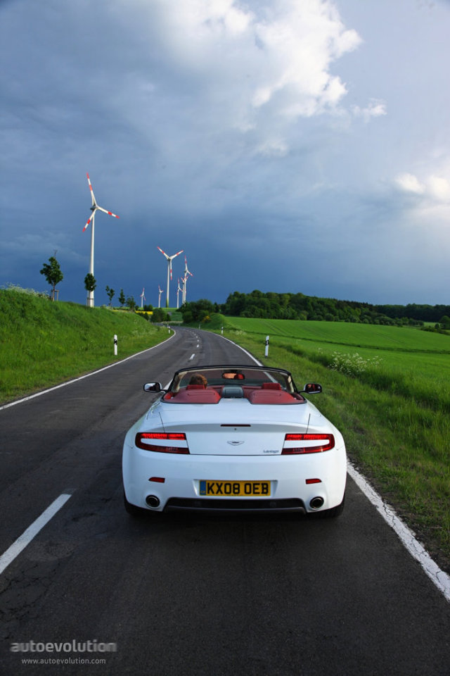 Aston Martin V8 Volante photo 11