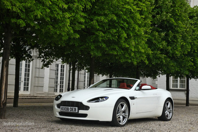 Aston Martin V8 Volante photo 13