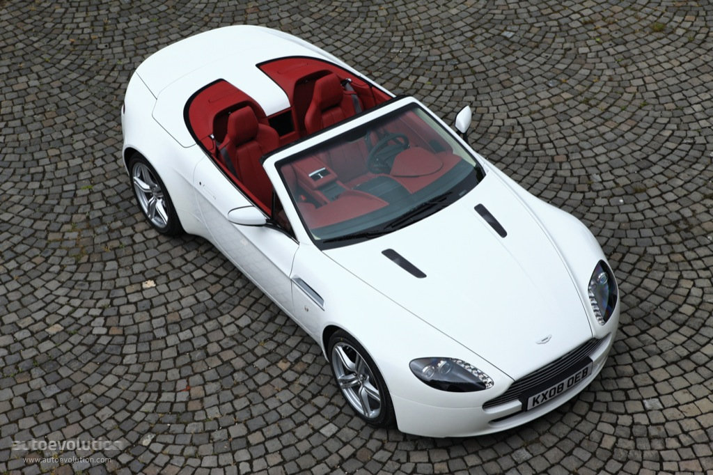 Aston Martin V8 Volante photo 14