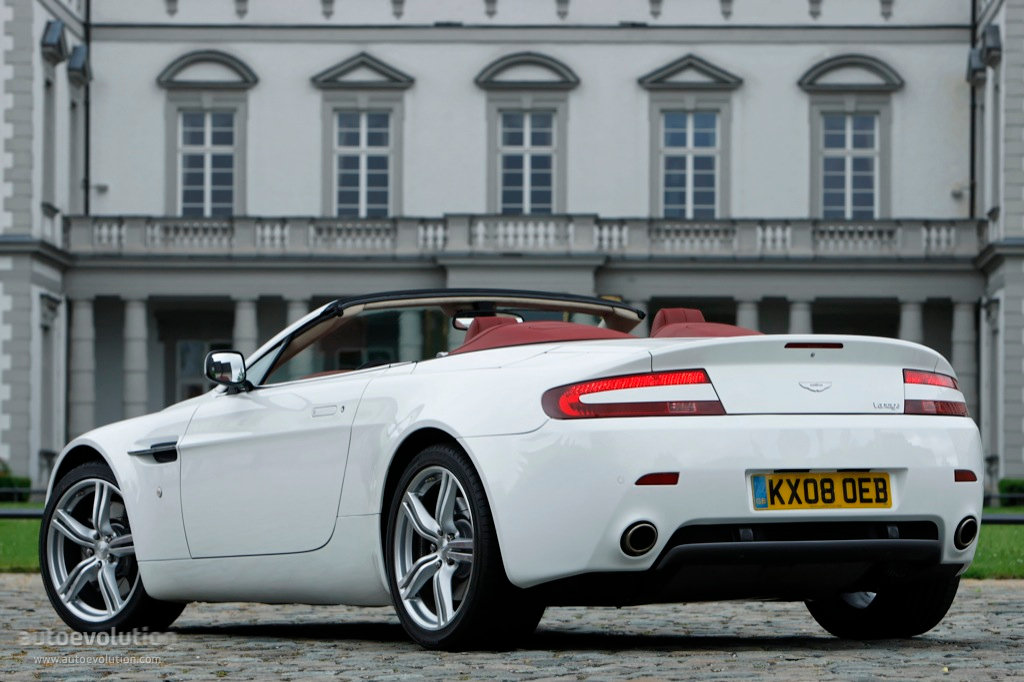 Aston Martin V8 Volante photo 17