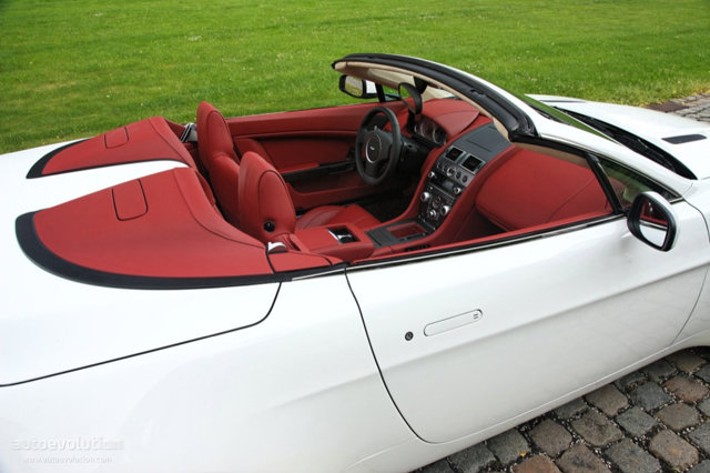Aston Martin V8 Volante photo 30