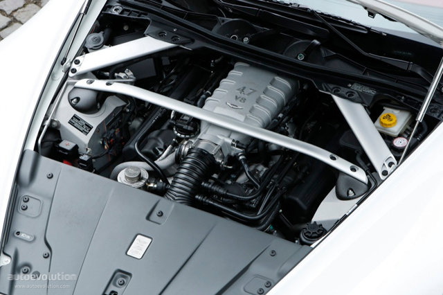 Aston Martin V8 Volante photo 31