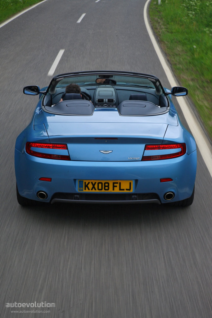 Aston Martin V8 Volante photo 4