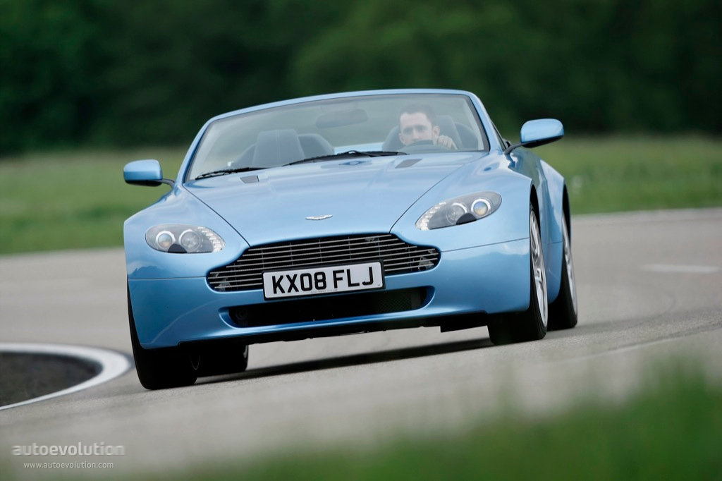 Aston Martin V8 Volante photo 8