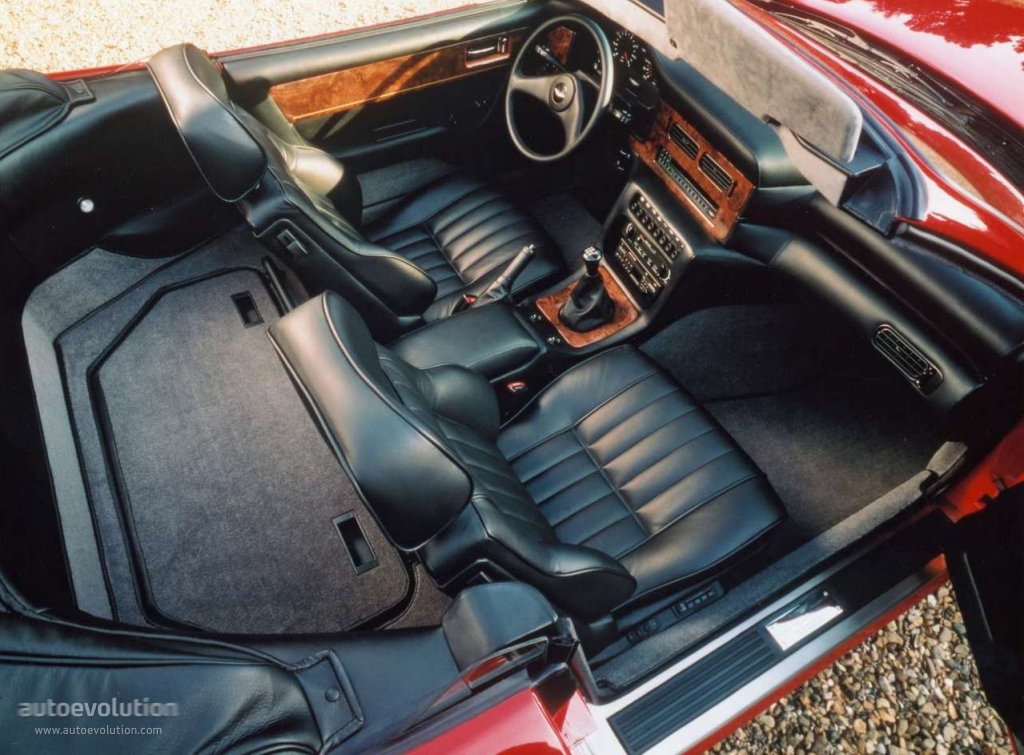 Aston Martin V8 Volante photo 4