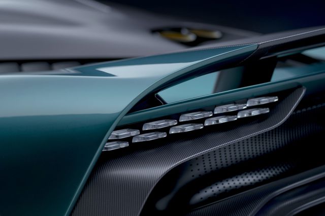 Aston Martin Valhalla photo 13