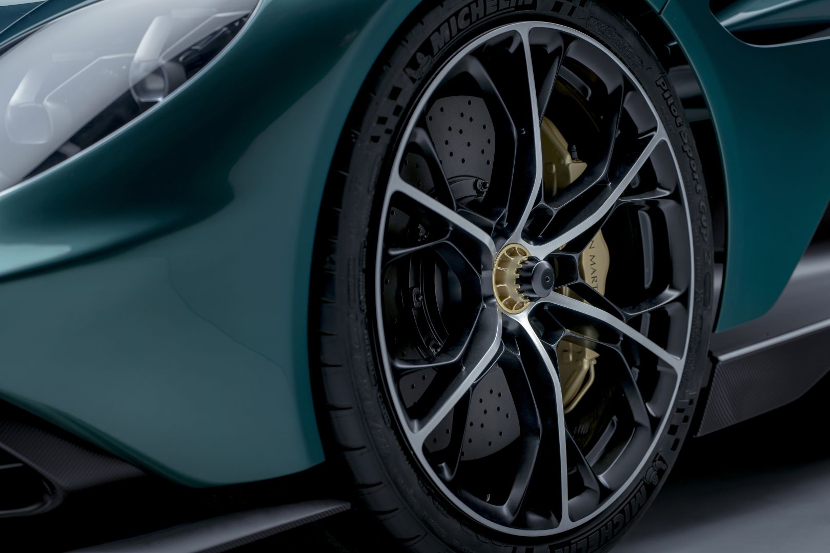 Aston Martin Valhalla photo 14