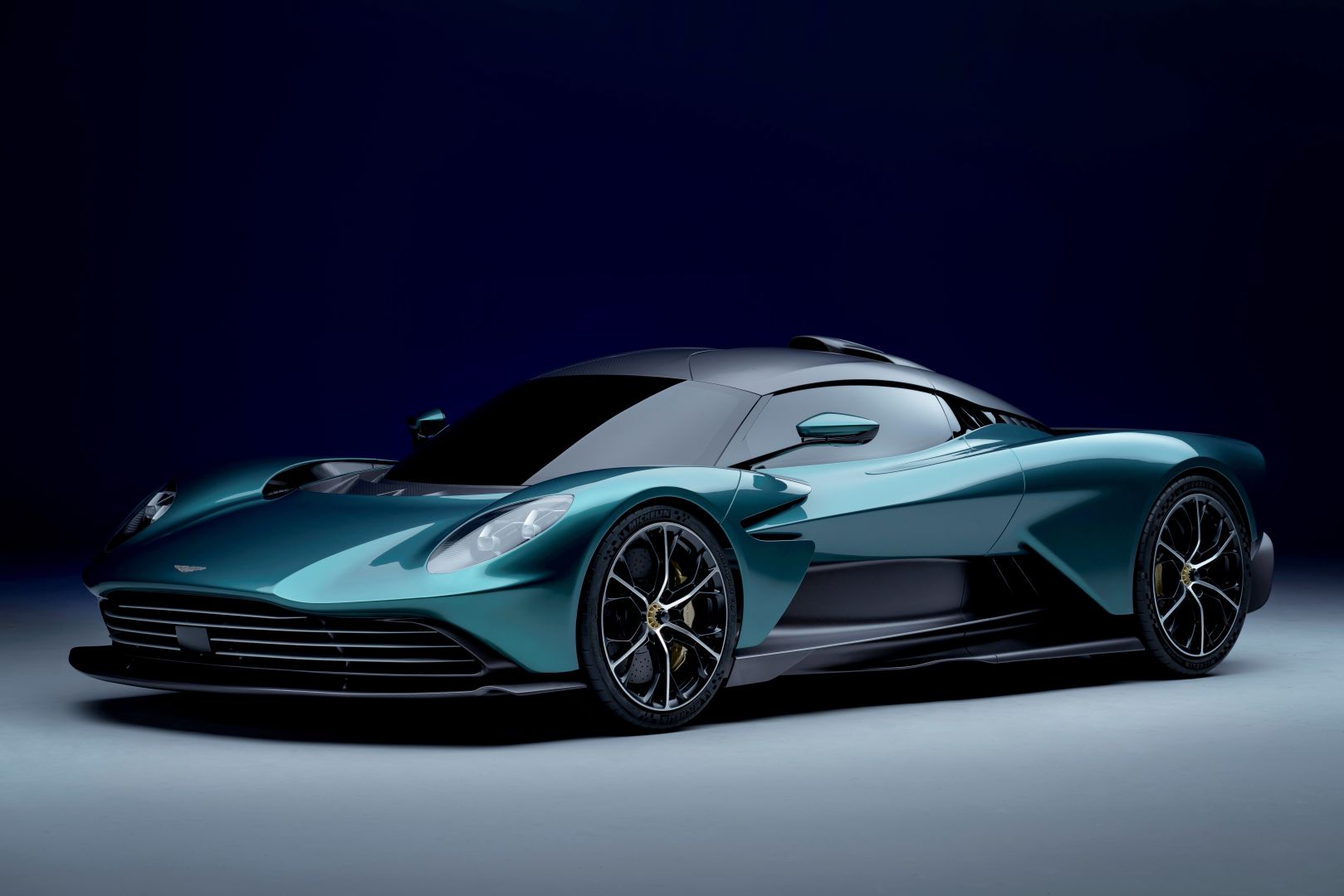 Aston Martin Valhalla photo 2