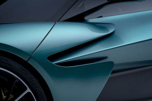 Aston Martin Valhalla photo 8